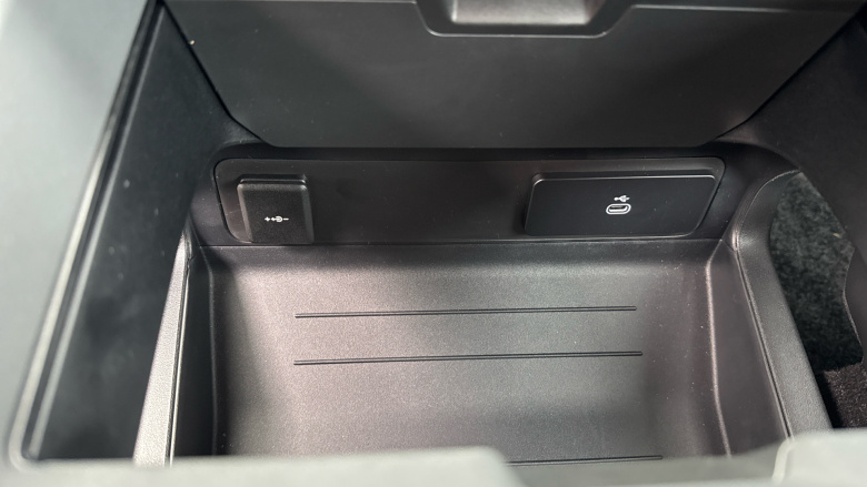 Land Rover Defender 3.0 D250 X-Dynamic SE 90 3dr Auto Diesel Estate